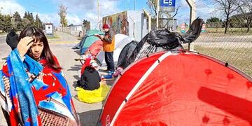Desde el 3 de agosto las fanáticas de Justin Bieber se instalaron afuera del Estadio Diego Armando Maradona para estar lo más cerca posible del cantante.