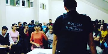 La Policía Comunitaria realizó charlas con la comunidad iguazuense.
