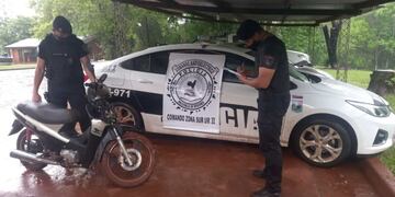 Efectivos policiales recuperaron una motocicleta robada en Oberá.
