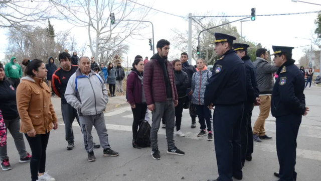 Papá de una nena: "Ella ve la foto del profesor y nos cuenta qué les hacía".