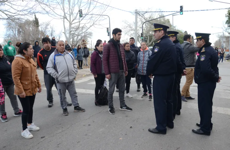 Papá de una de las nenas que denunció abusos por parte de su maestro:“Ve la foto del profesor y nos cuenta qué les hacía”