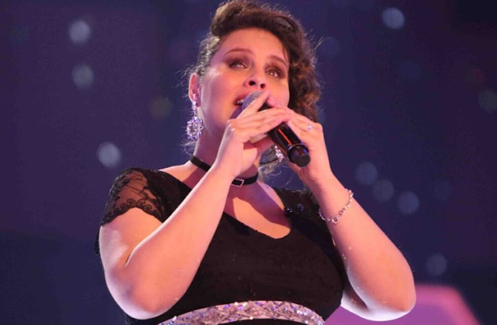 Después de Canta Conmigo, Florencia Álvarez volvió a cantar en la peatonal de Córdoba
