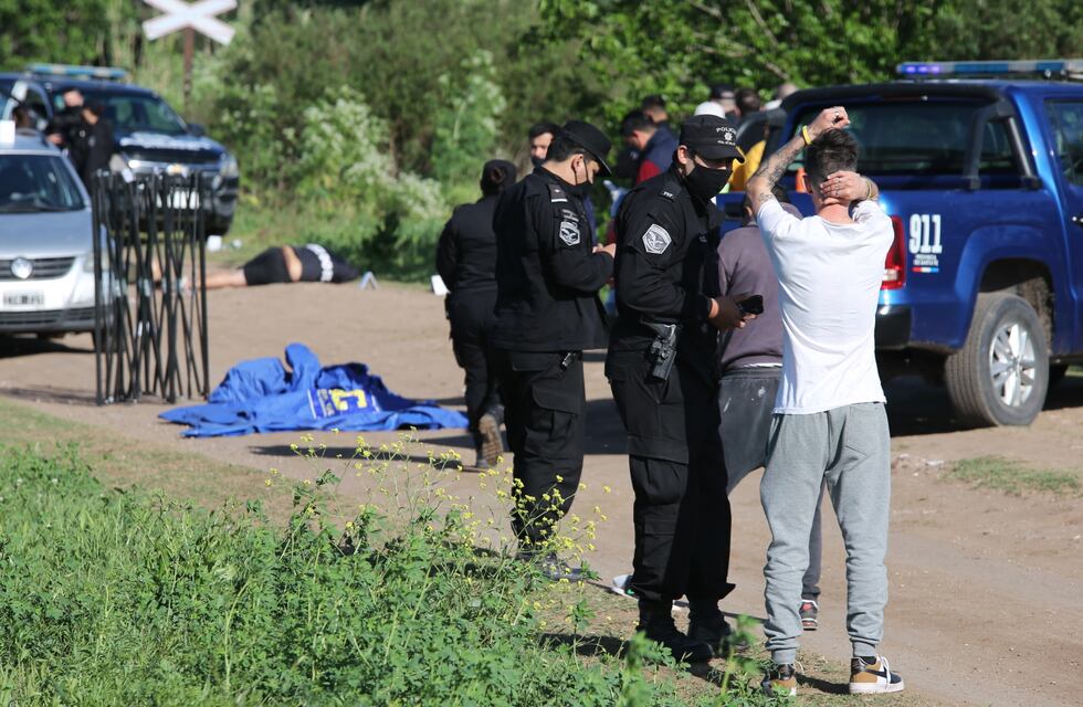 Dejaron un papel en la escena del doble crimen en Rosario: “Con la mafia no se jode”