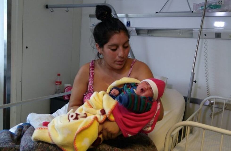 El parto de una joven en plena calle quedó grabado en una llamada al 911