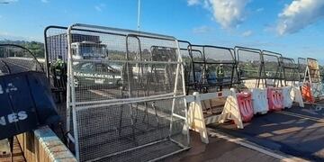 Trabajan en la reapertura del Puente Internacional Tancredo Neves