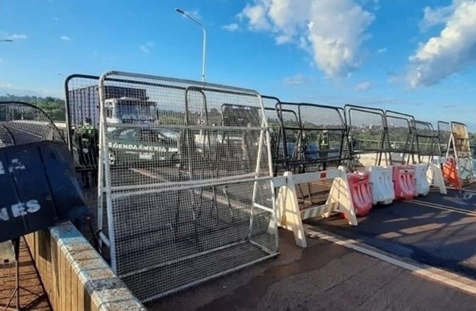 Trabajan en la reapertura del Puente Internacional Tancredo Neves