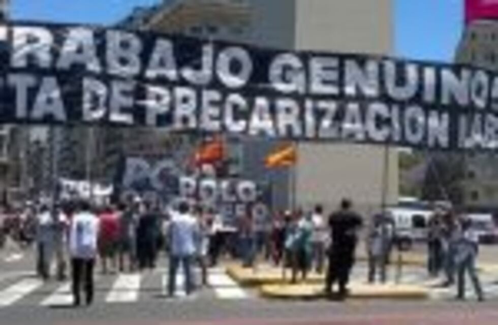 Movimientos sociales cortaron la 9 de julio en reclamo por el ajuste