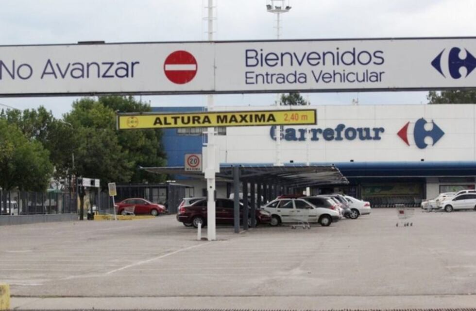 Furia, persecución por las calles de San Luis y daños a móviles policiales