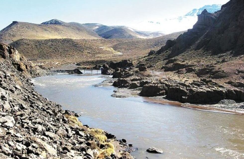 Destinan $40 millones para maquinaria de mantenimiento de cauces de ríos mendocinos