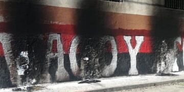 Desconocidos quemaron una pintada de Newell's\u002E (El Tres)