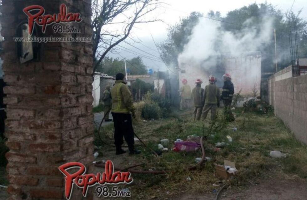 Un voraz incendio destruyó una casa en San Luis