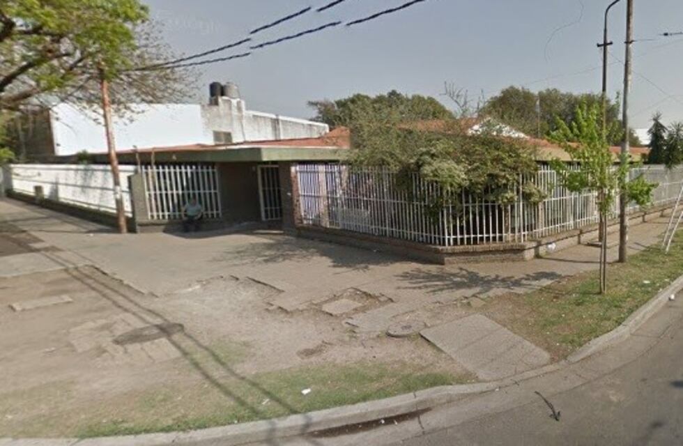 Preocupación en una escuela de zona oeste por un chico que llevó un arma blanca a clases