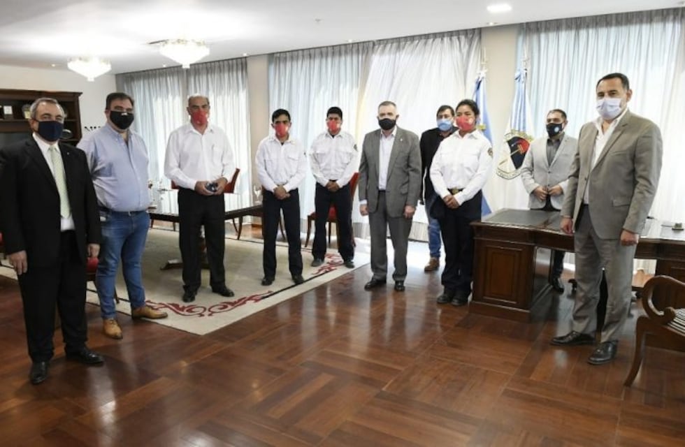 Legislatura: Jaldo recibió a los bomberos voluntarios de Tafí del Valle
