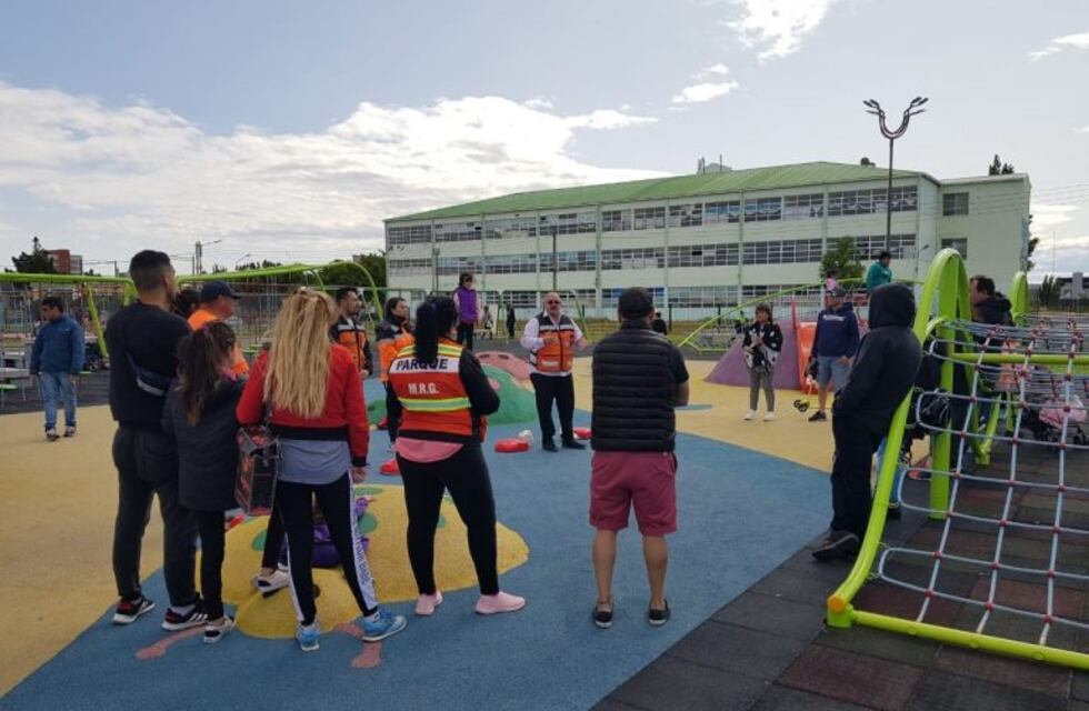 Brindan capacitación en la plaza "Pirincho Roquel"