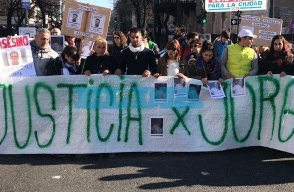 Dolor e indignación en la marcha por el crimen del taxista