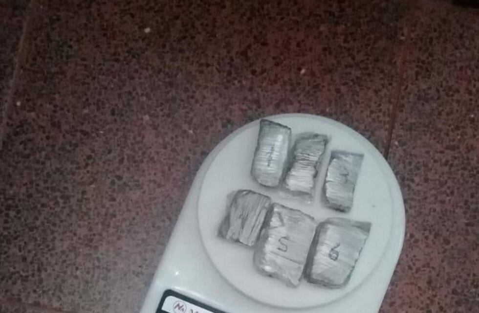 Desarticulan una banda con secuestro de cocaína y casi 300 mil pesos