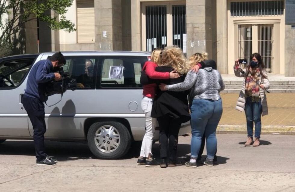 Último adiós a Eliana: despidieron sus restos y exigieron justicia