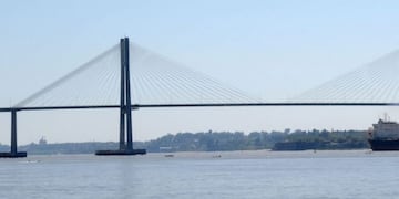 El incidente se registró al norte del cruce por el puente Rosario-Victoria. (Archivo)