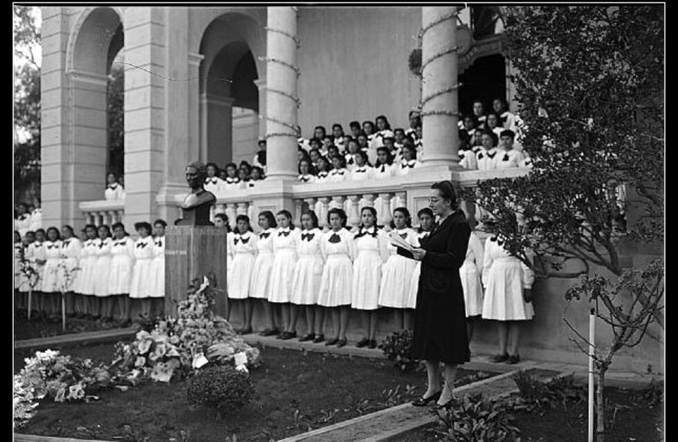 Fin de una tradición: ya no será obligatorio el uso del guardapolvo y moño en la Bazán