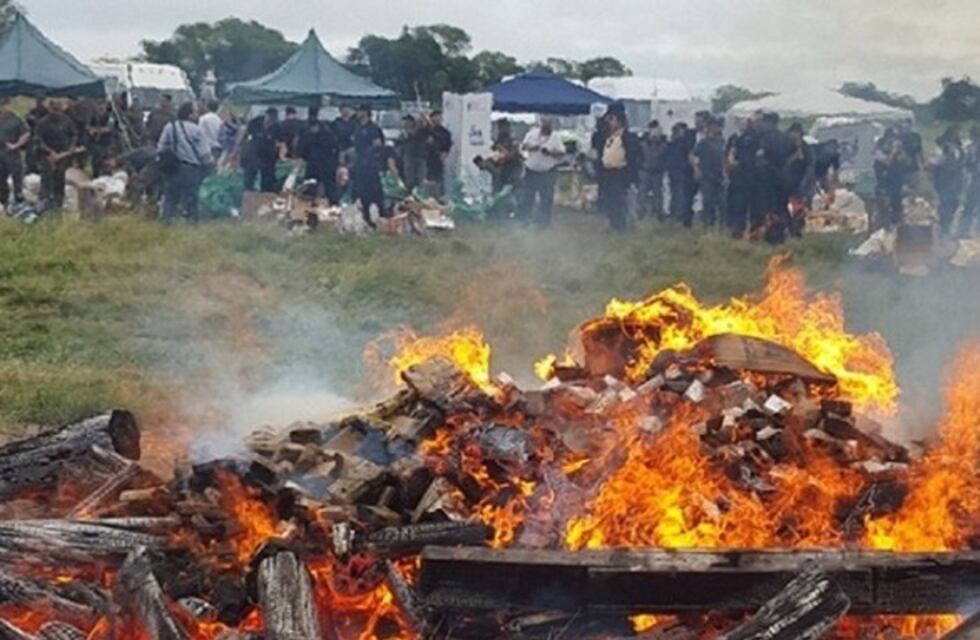 Quemaron 30 toneladas de droga en Corrientes