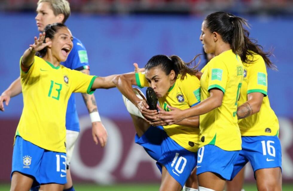 Mundial de Francia 2019: Marta llevó a Brasil a octavos con un penal para la historia