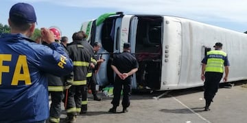Vuelco fatal en la ruta 2\u002E (Clarín)