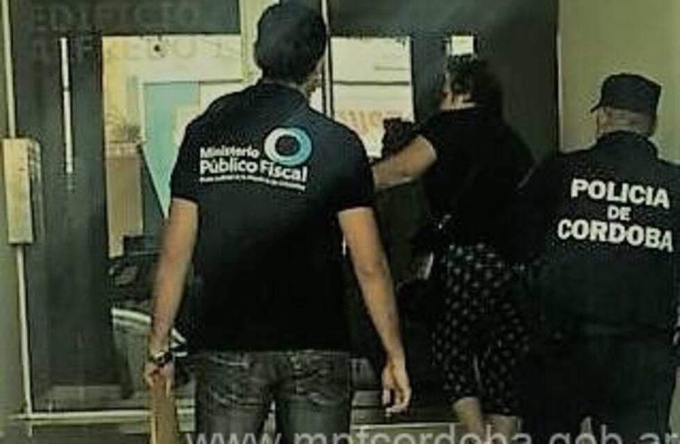 Los policías detenidos en Oliva estaban ligados al robo de autos