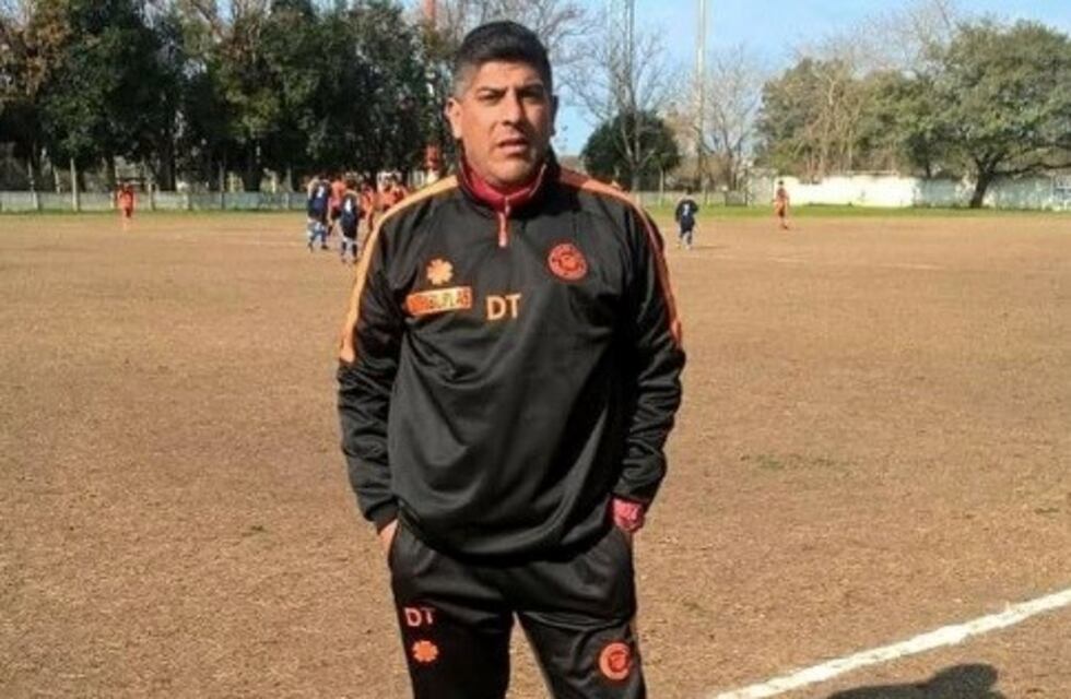 DT de la liga sanlorencina golpeó a una mujer policía cuando intentaba sacarlo de la cancha