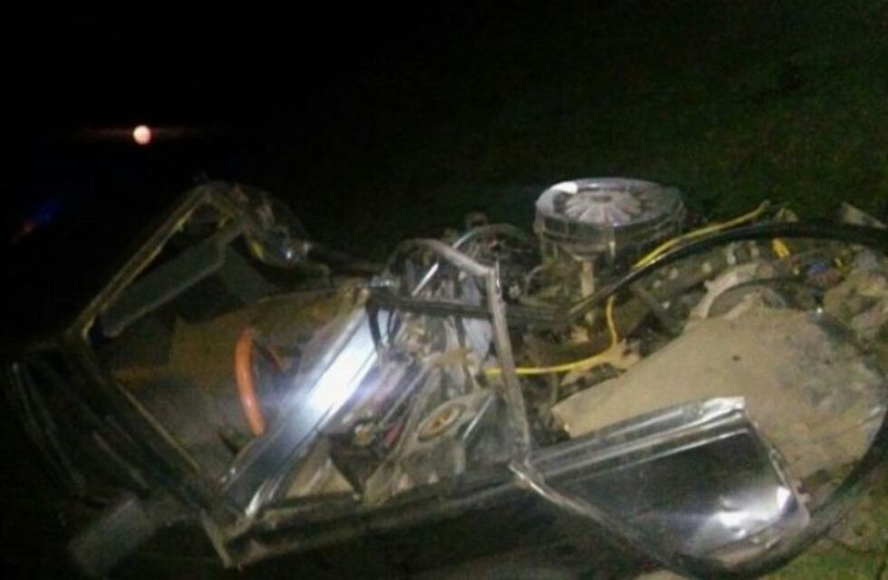 Falleció el conductor de un Renault 9 en un violento choque con un camión