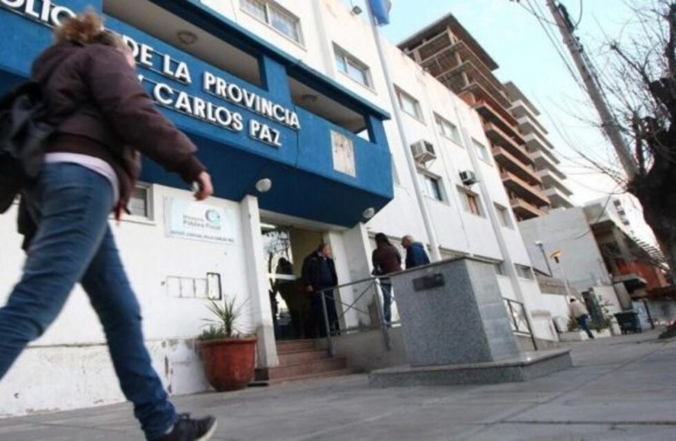 La sorprendieron forzando el portón de un galpón y quedó detenida