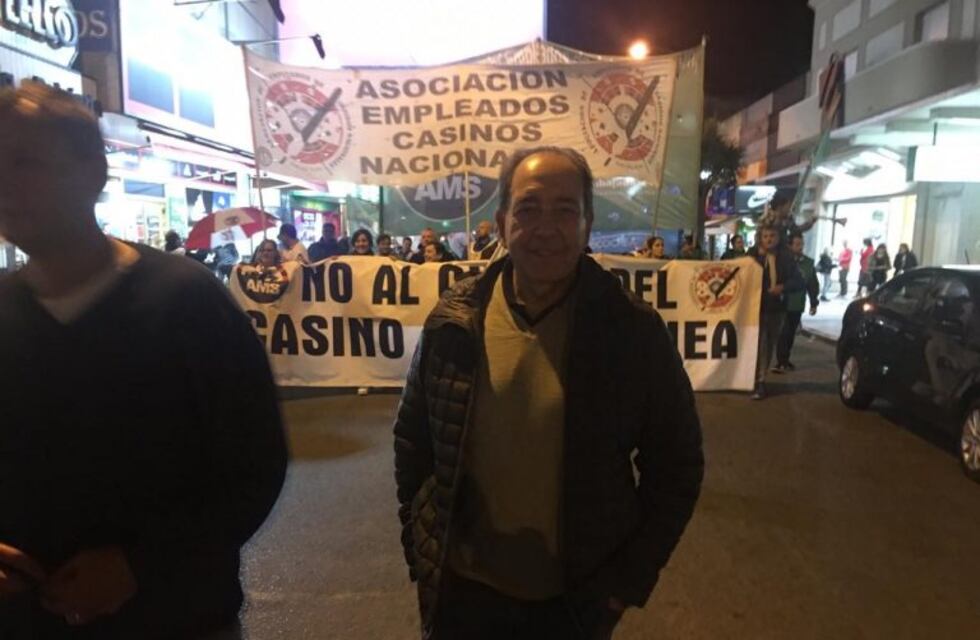 El diputado Rago acompañando la lucha de los casineros