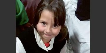 Merendero Panza Caliente entregó zapatillas a sus niños