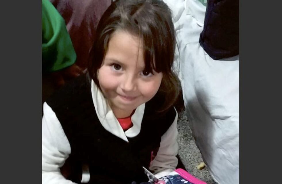 Carlos Paz: donan zapatillas a niños del Merendero "Panza Caliente"