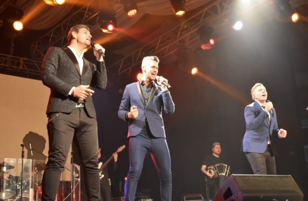 Destino San Javier actúa en la noche de cierre de la Fiesta de la Dulce Ciudad