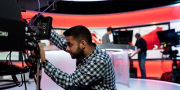 A una conductora de TV no se le ven las piernas (Twitter)