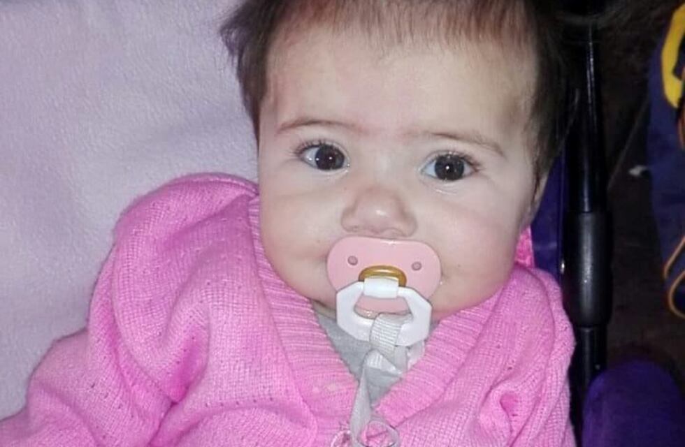 Olivia necesita ayuda para tener el andador que le permita caminar