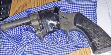 Un chico de 9 años llevó un revólver a la escuela y para la DGE "nunca existió riesgo"