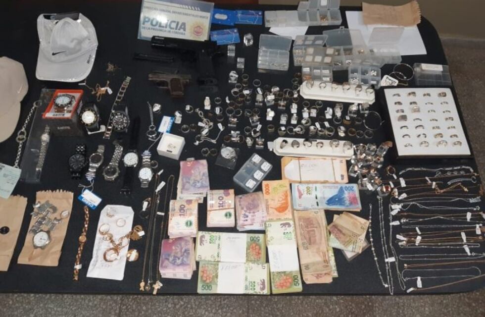 Fueron aprehendidos dos sujetos que robaron en una joyería de Villa Santa Rosa