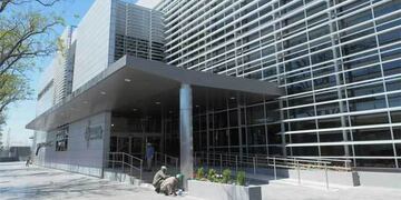 La mujer fue atendida en el Centro de Salud Banda, donde los médicos la revisaron y se dieron cuenta que tenía el brazo izquierdo fracturado\u002E