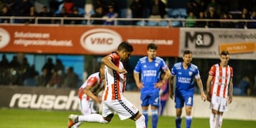 El penal con el que Damián Arce abrió el marcador en la noche rafaelina (web)