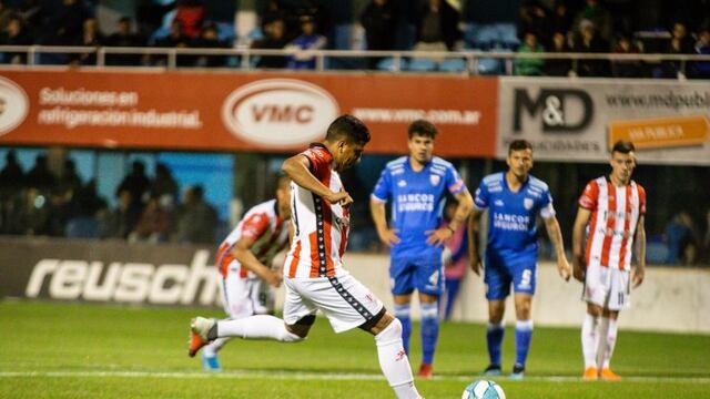 El penal con el que Damián Arce abrió el marcador en la noche rafaelina (web)