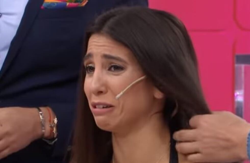 A Cinthia Fernández le cortaron el pelo en vivo y casi termina llorando