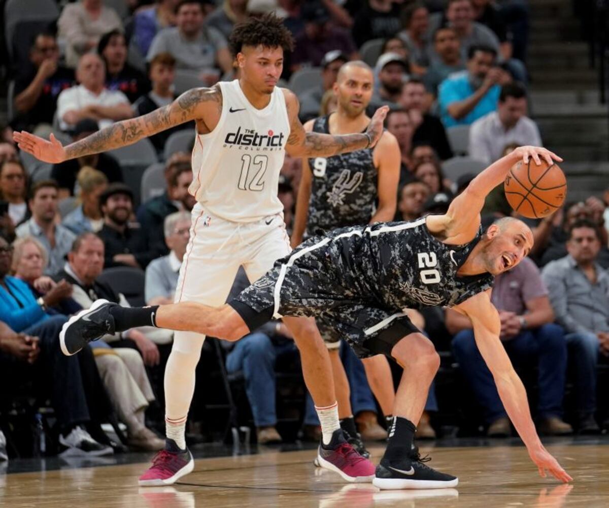 Manu Ginóbili volvió a brillar para que San Antonio Spurs sueñe con los Playoffs de la NBA\u002E (AP Photo/Darren Abate)