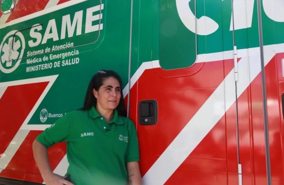 Paola Garbalena, la primera mujer chofer del SAME