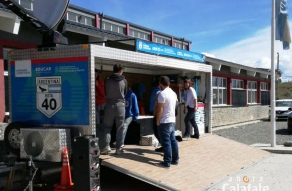Calafate : móvil tecnológico visitó la villa turística
