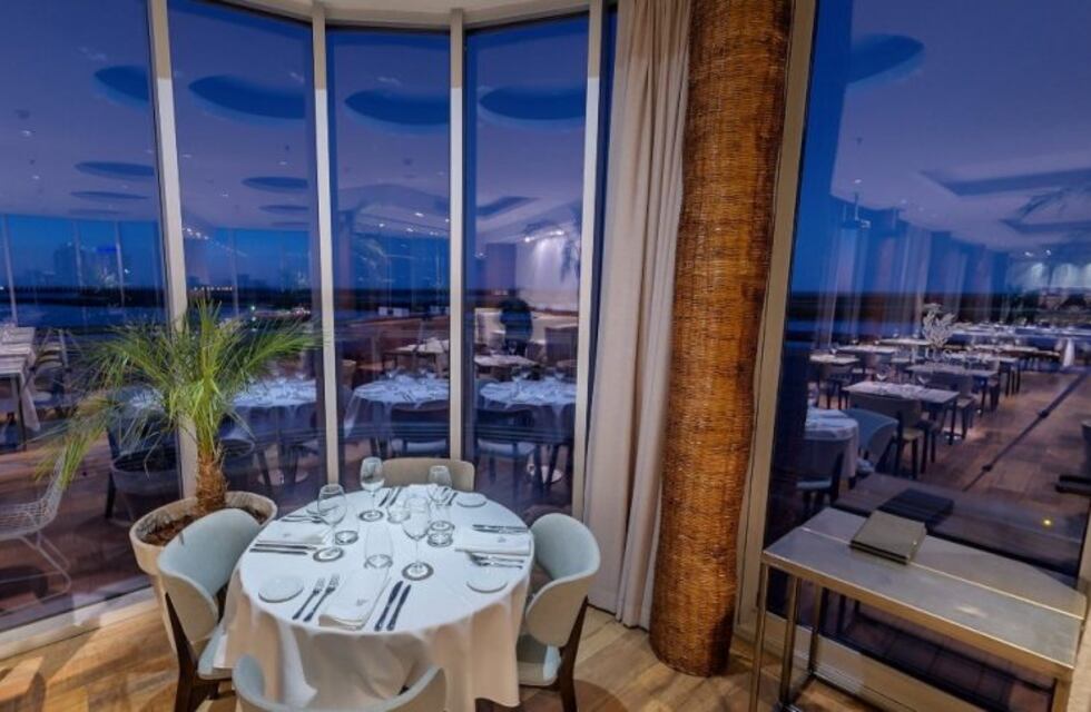 Conocé el lujoso balcón al río que eligió la producción de Mirtha Legrand para realizar los programas en Rosario