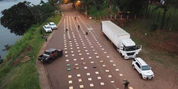 Durante el procedimiento se encontró un camión cargado con la droga\u002E