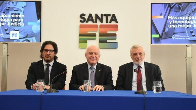 El convenio fue presentado junto al ministro provincial Ricardo Silberstein y el gobernador Miguel Lifschitz.