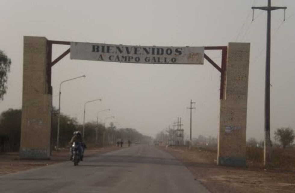 Violó el aislamiento, entró en un cementerio y se filmó con una calavera