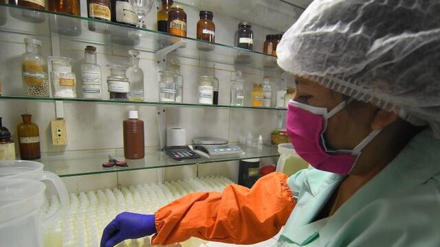 Elaboración de dióxido de cloro. (EFE)